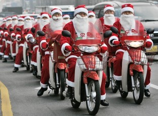 Santas_Scooting_South_Korea