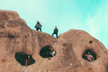 Mondo-Drag-Outdoor-2016-Catalina-Havlena