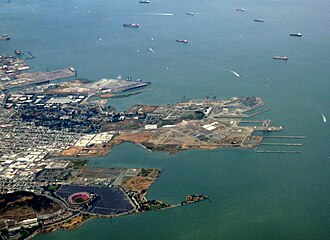 Bayview Hunters Point Naval Shipyard - May 2010 - Take notice of how close the homes are. Wikicommons - Edward Betts