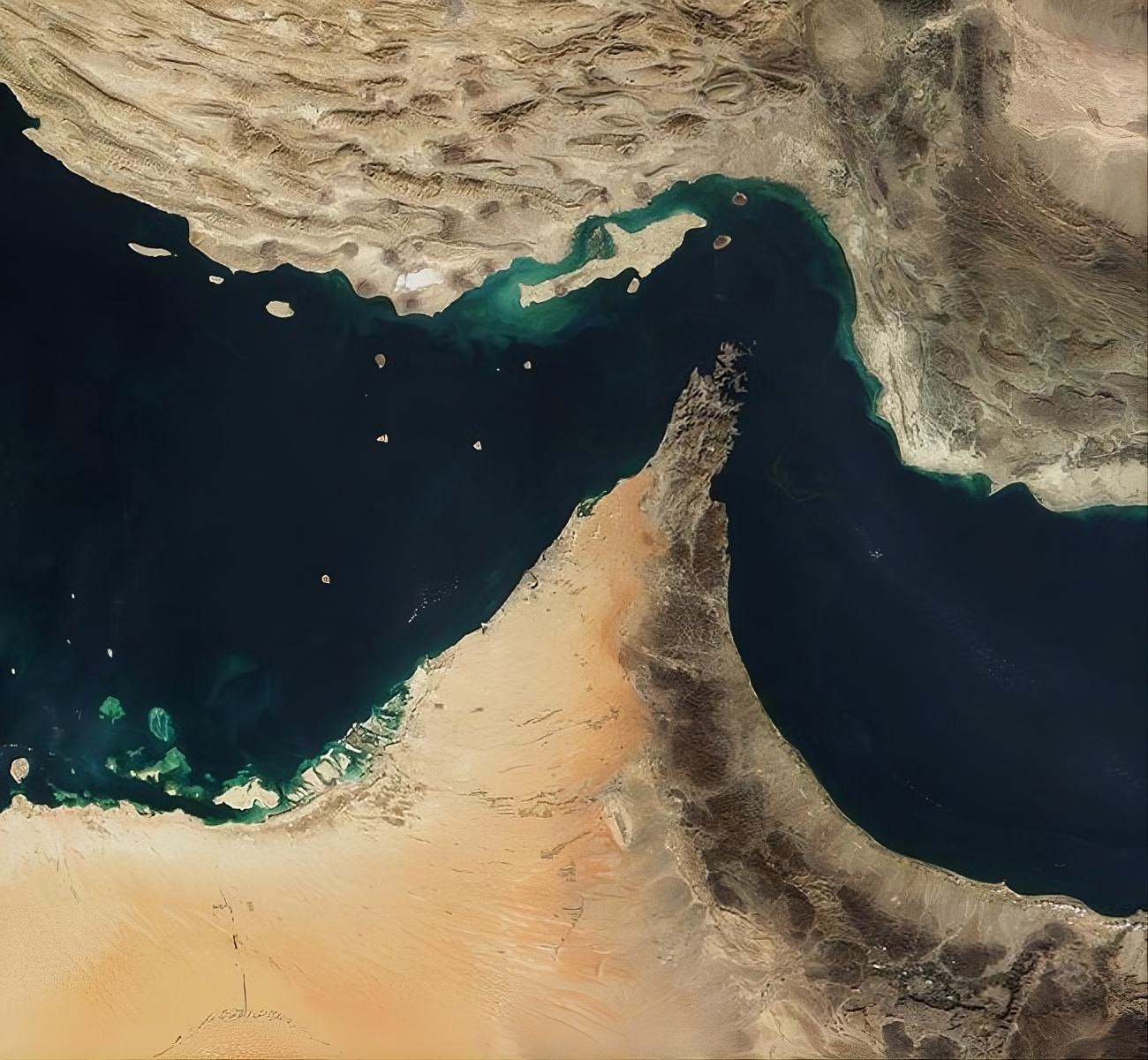 Straight of Hormuz / Jacques Descloitres, NASA