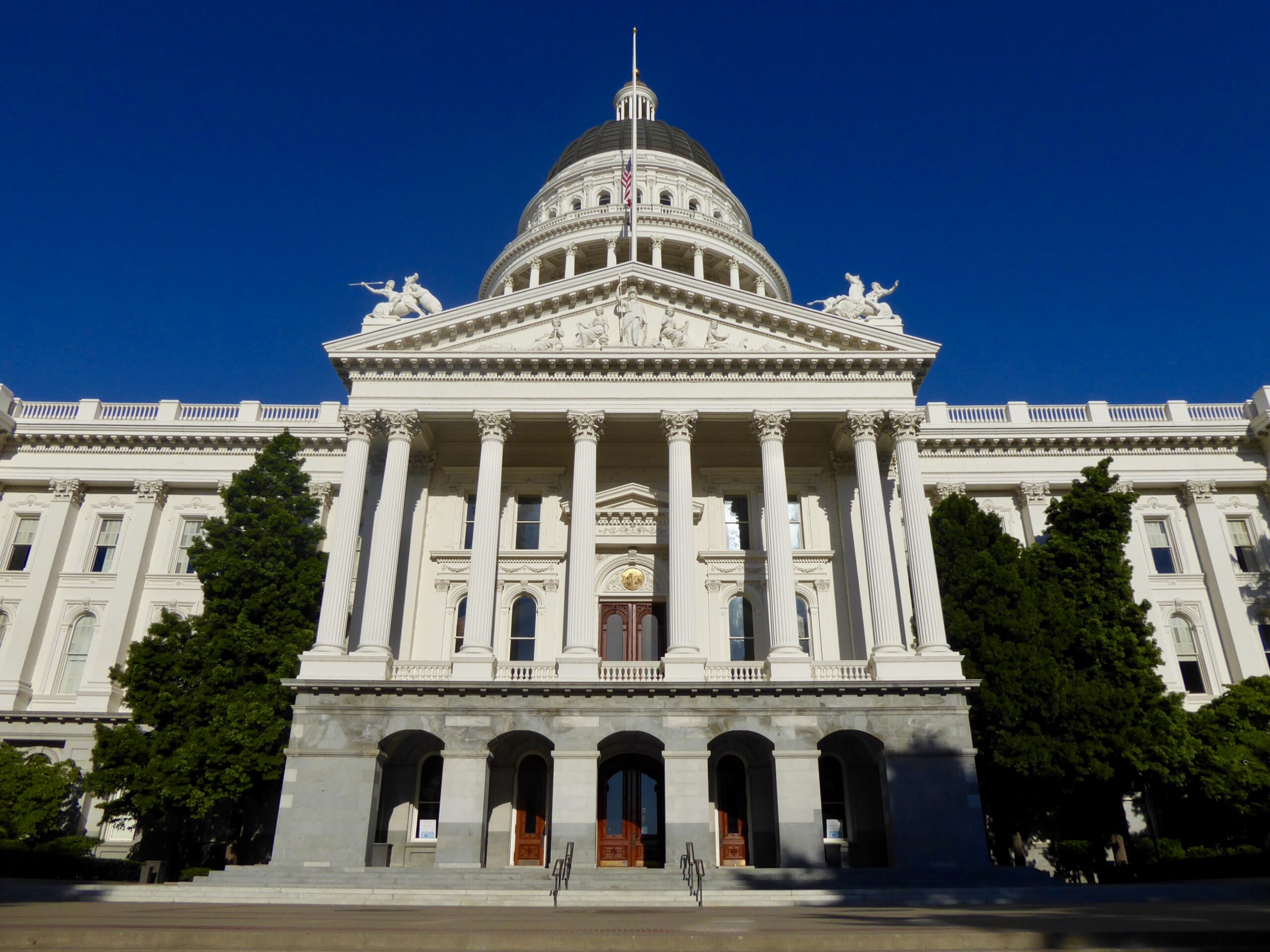 Sacramento Walkabout: Capitol Building / Daniel X. O'Neil