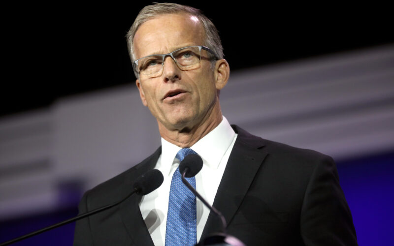 U.S. Senator John Thune speaking with attendees at the Republican Jewish Coalition's 2023 Annual Leadership Summit at the Venetian Convention & Expo Center in Las Vegas, Nevada. / Gage Skidmore, flikr